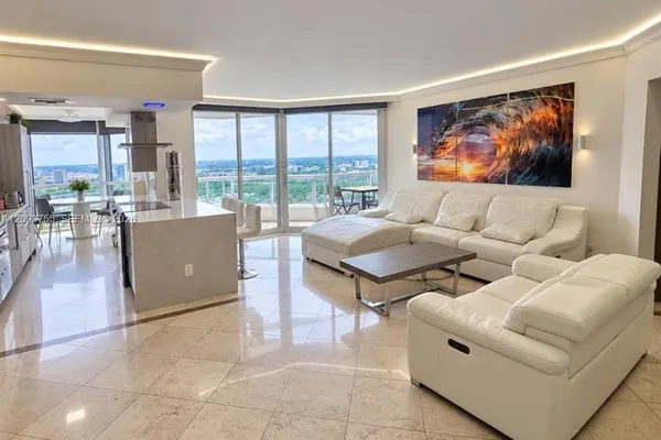 21205 YACHT CLUB DR 3105