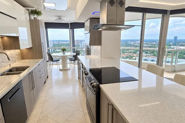 21205 YACHT CLUB DR 3105