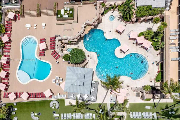 5225 COLLINS AVE 1114