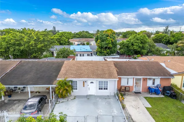 21466 NW 40TH CIR CT