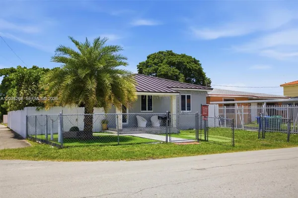 301 SW 36TH AVE