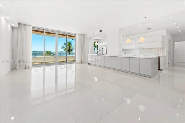 808 BRICKELL KEY DR 304