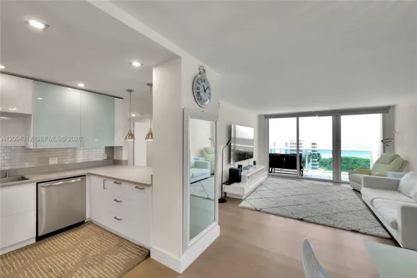 100 BAYVIEW DR 1008