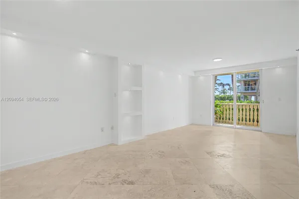 8888 COLLINS AVE 115