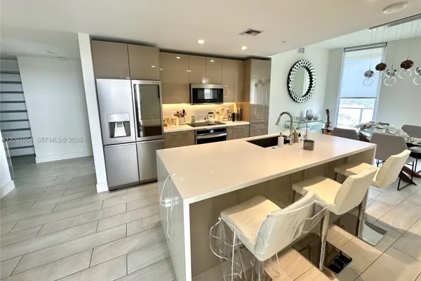 2000 METROPICA WAY 2109