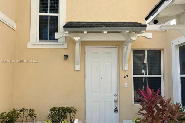 142 SE 28TH TER 10