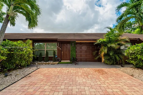 520 NW 46TH ST