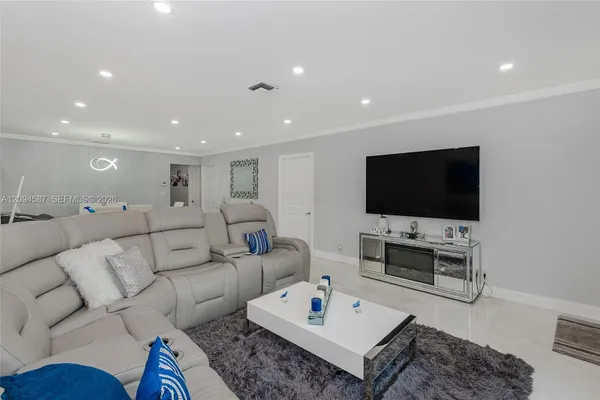 520 NW 46TH ST