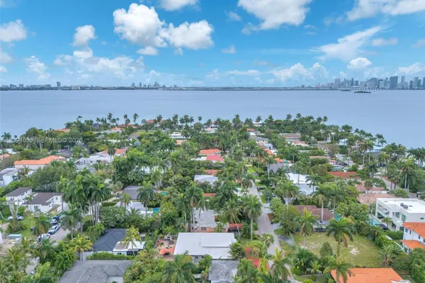 7701 CENTER BAY DR