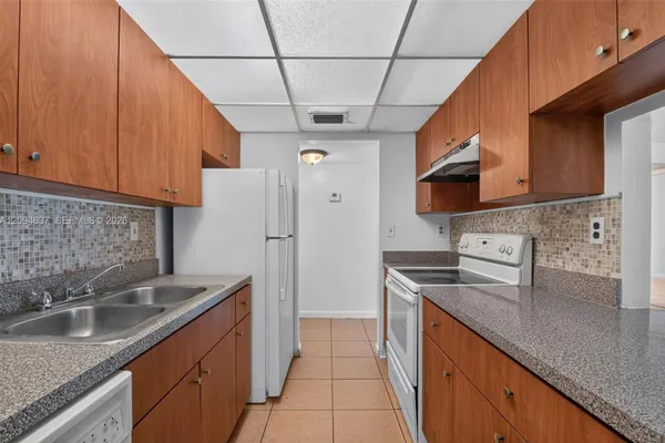 1880 N CONGRESS AVE 301