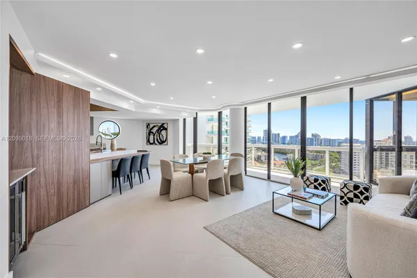 20185 E COUNTRY CLUB DR 1904