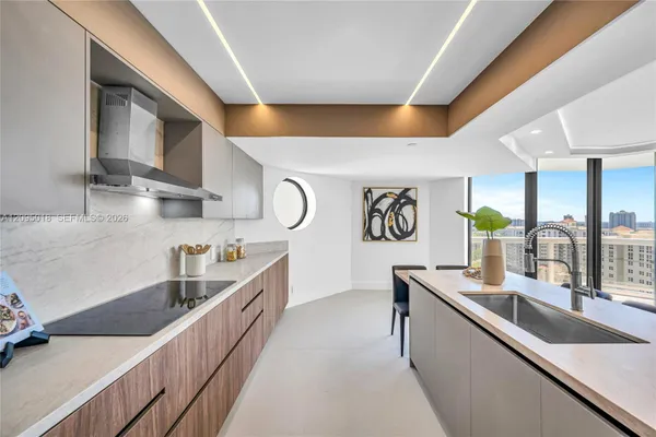 20185 E COUNTRY CLUB DR 1904