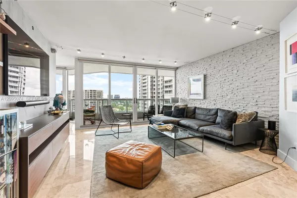 21055 YACHT CLUB DR 1703