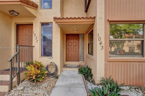1043 SW 113TH TER