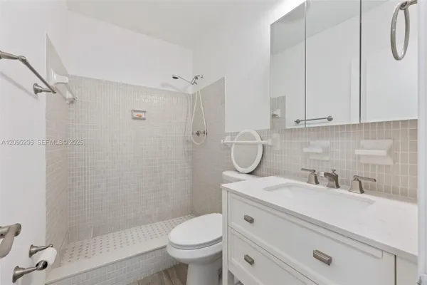 2210 NE 56TH PL 123