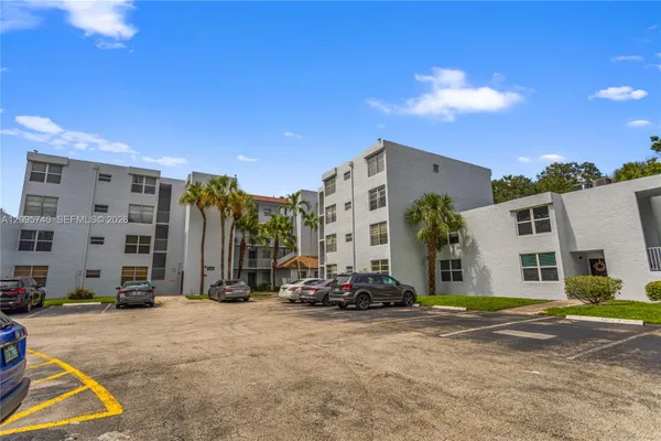 9400 LIVE OAK PL 103