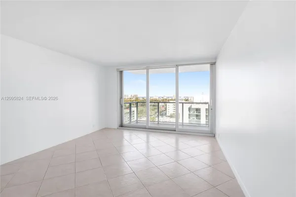 1000 W AVE 1008
