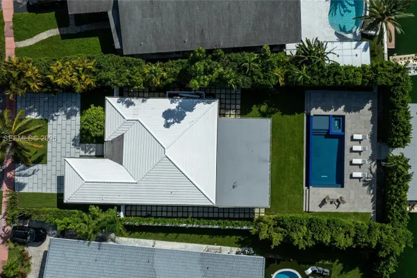 740 S SHORE DR