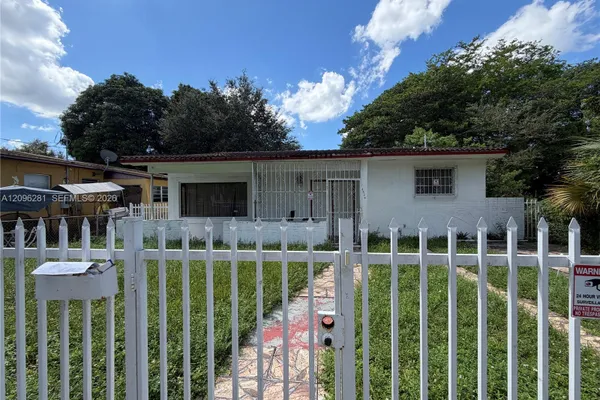 4824 NW 15TH CT