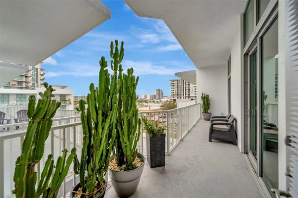2100 VAN BUREN ST 508