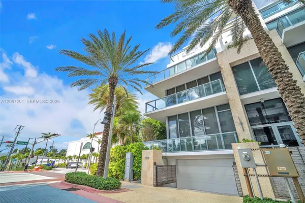 9501 COLLINS AVE 1