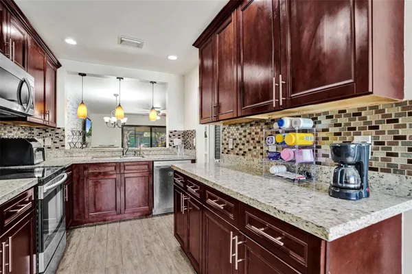 7415 NW 34TH ST