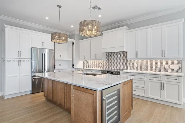 248 HONEYSUCKLE DR