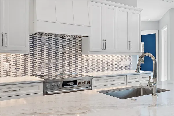 248 HONEYSUCKLE DR