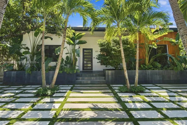 600 W 51ST ST