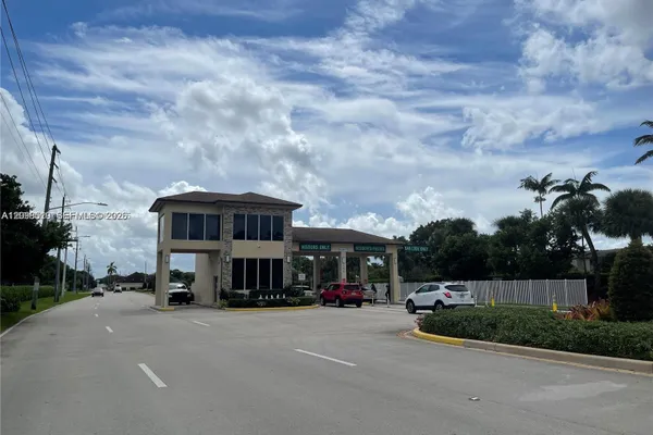 800 SW 142ND AVE 104N