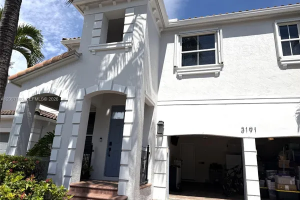 3191 NE 211TH TER
