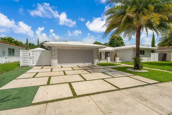 6951 MIAMI LAKEWAY
