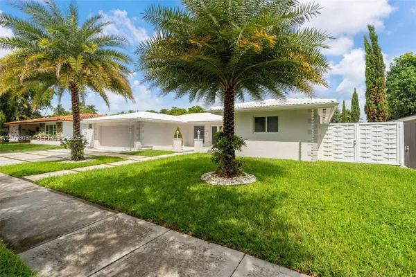 6951 MIAMI LAKEWAY