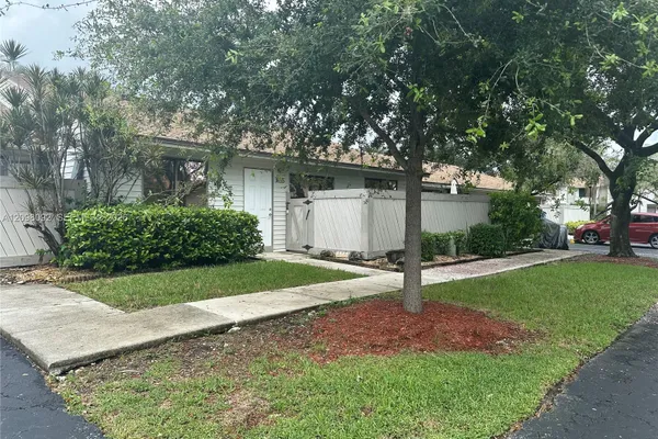 3635 NW 99TH TER 8B