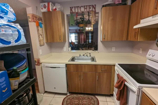 8740 N SHERMAN CIR 401