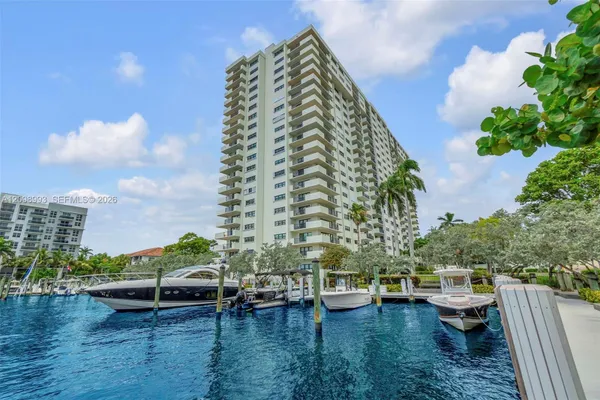 3200 PORT ROYALE DR 806