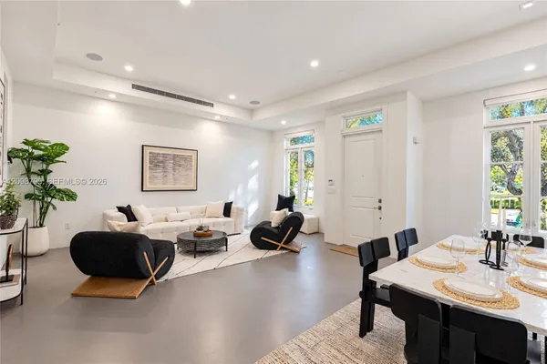 533 ANASTASIA AVE 533