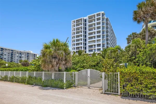9341 COLLINS AVE 705