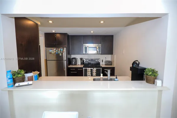 600 NE 36TH ST 1614
