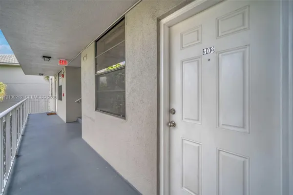 1530 WHITEHALL DR 302