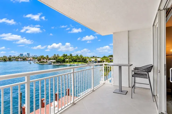 511 BAYSHORE DR 310