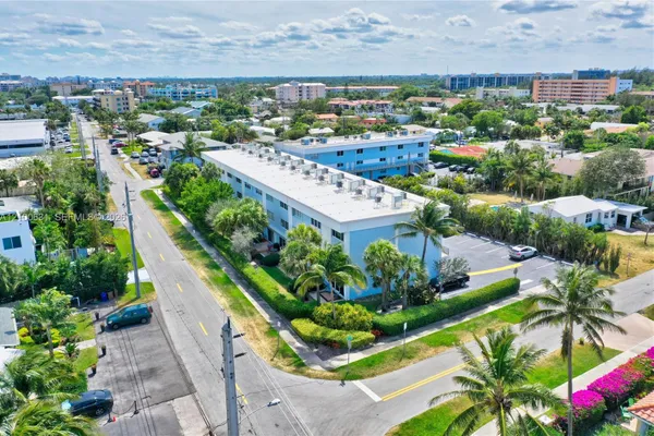 505 NE 20TH AVE 211