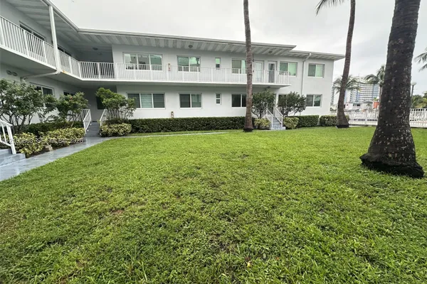 7207 BAY DR 13