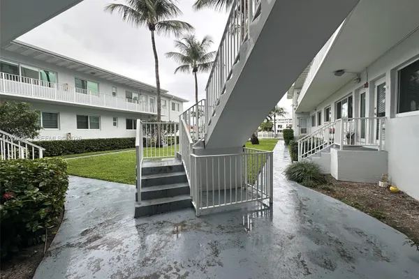 7207 BAY DR 13