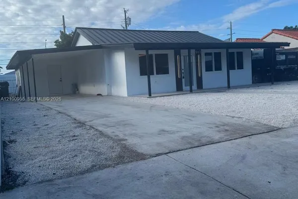 841 NE 4TH PL