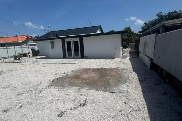 841 NE 4TH PL