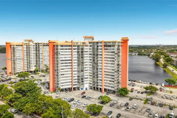 1351 NE MIAMI GARDENS DR 1414E