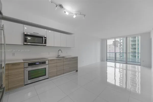 1300 BRICKELL BAY DR 1203