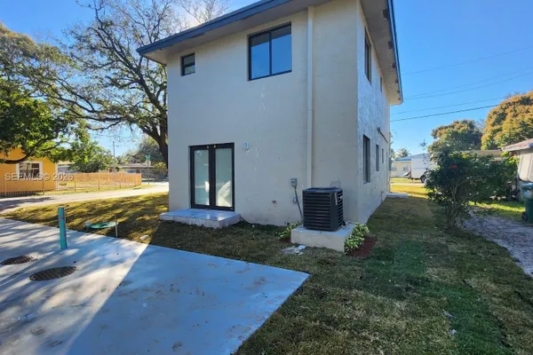 2934 NW 44TH ST