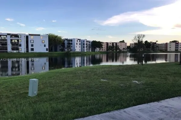 1300 SW 122 201-2